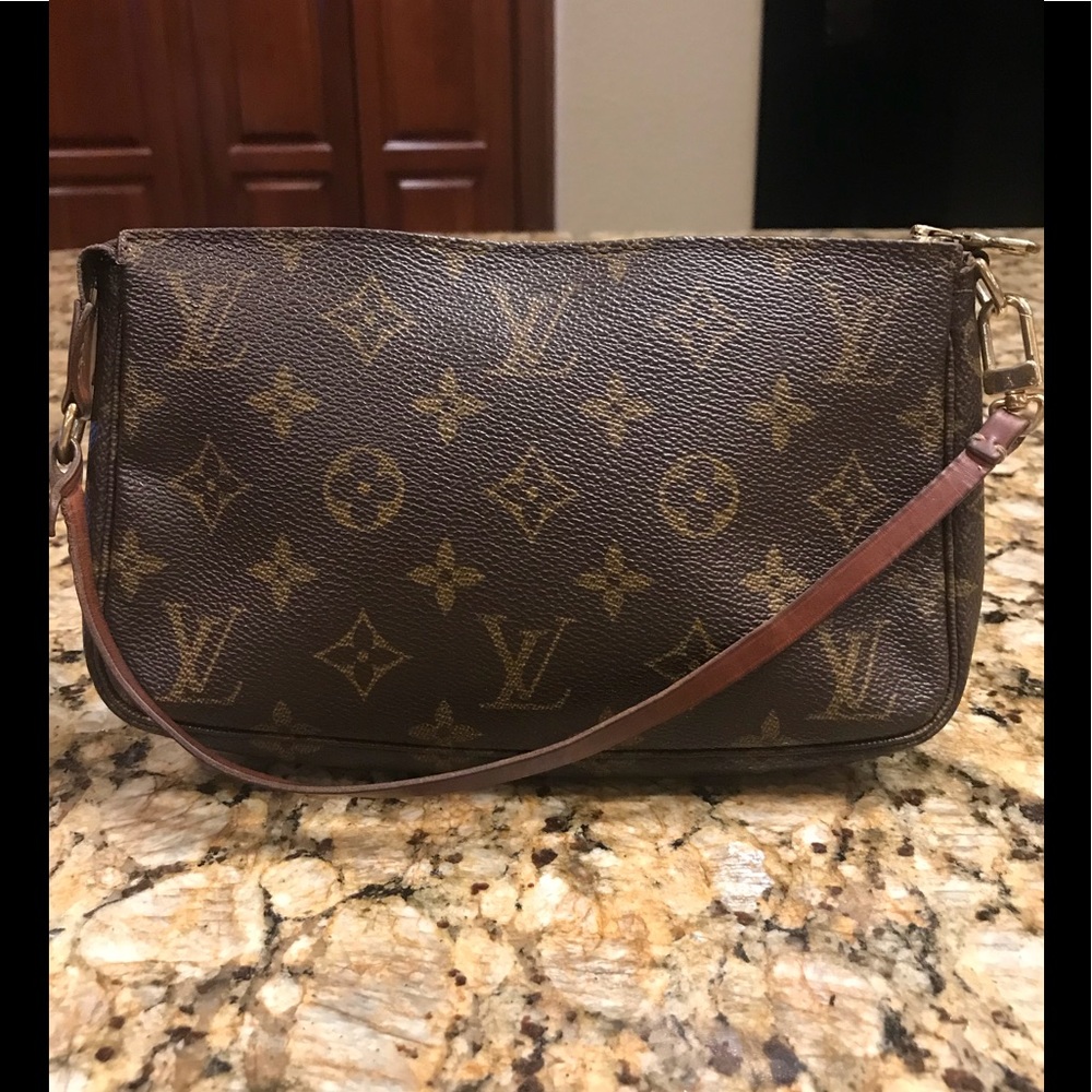 AUTHENTIC LV POCHETTE